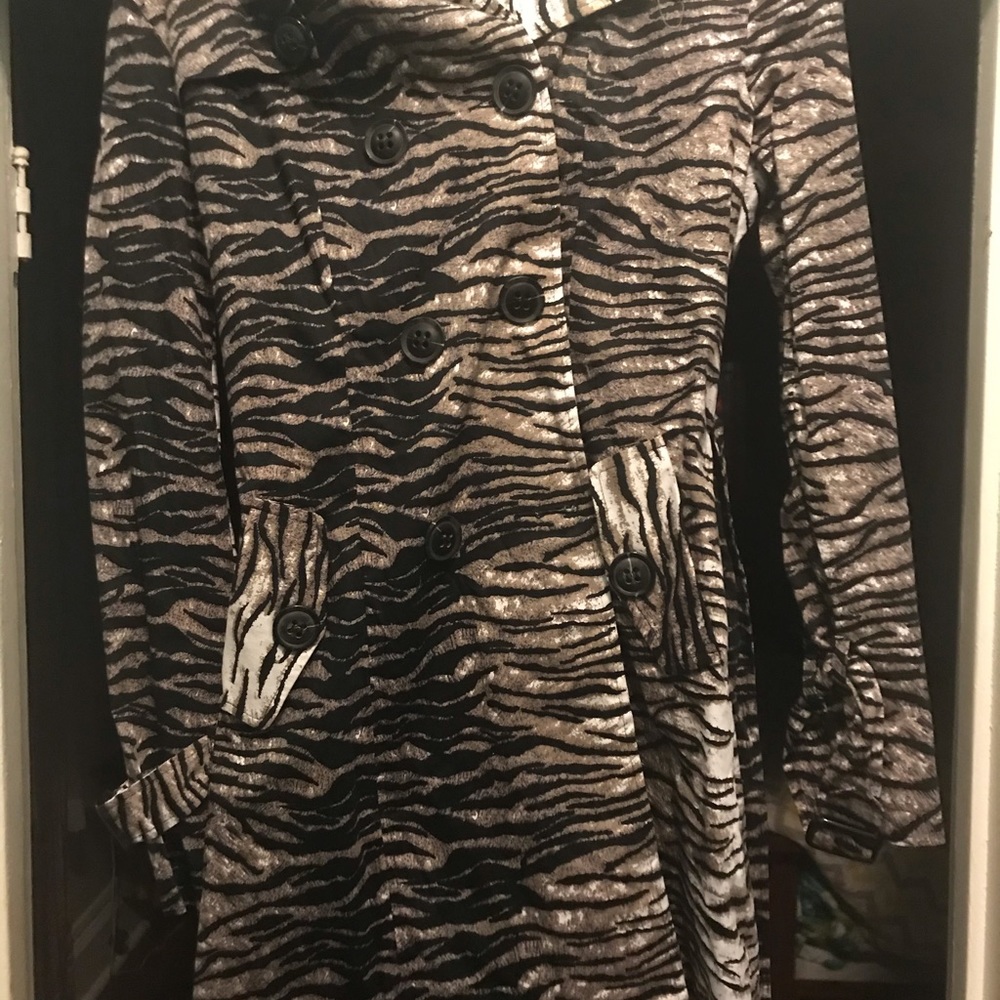 Light weight trench coat